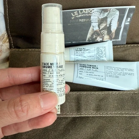 LE LABO Singapore Business Class Amenity Kit - Picture 5 of 8